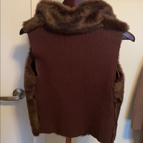 Faux fur Calvin Klein vest - Picture 5 of 7